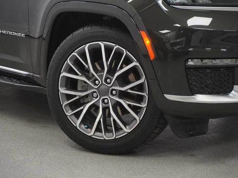 Used 2024 Jeep Grand Cherokee L Summit AWD/4WD image 7