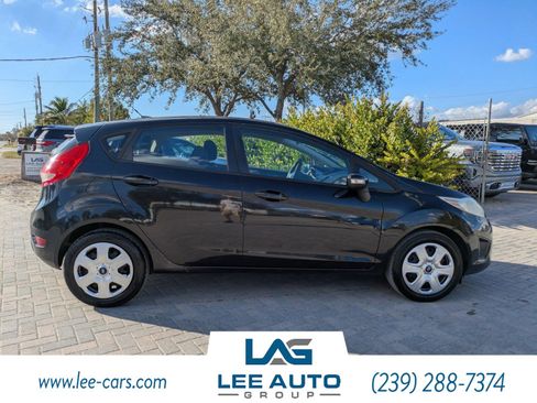 Used 2013 Ford Fiesta SE image 2