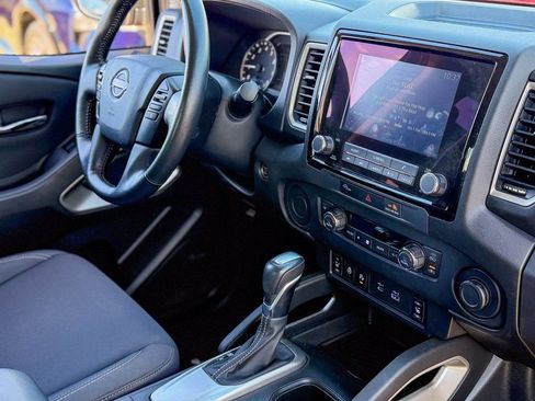 Used 2024 Nissan Frontier SV w/ SV Convenience Package image 12