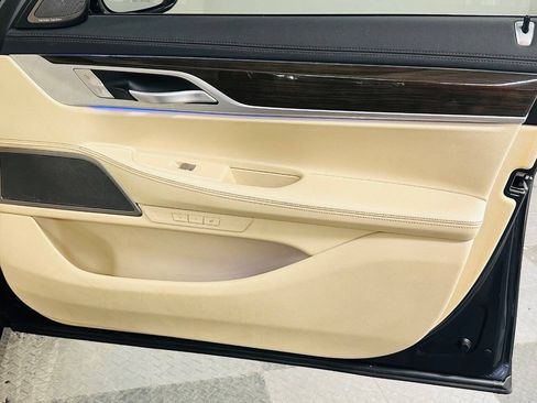 Used 2020 BMW 740i xDrive AWD/4WD image 27