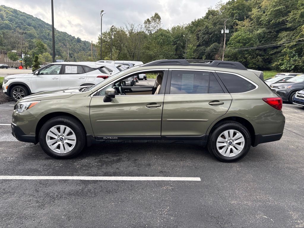 Used 2017 Subaru Outback 2.5i Premium AWD/4WD image 2