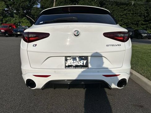 Used 2023 Alfa Romeo Stelvio Veloce AWD/4WD image 7