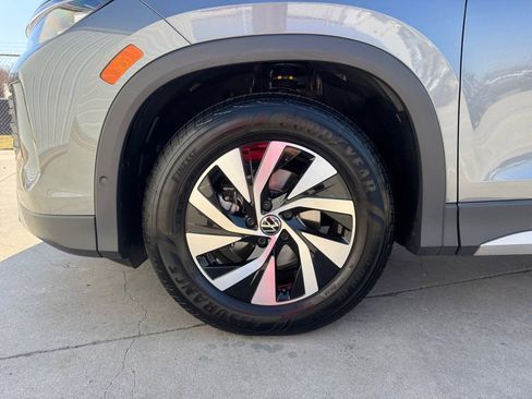 Used 2025 Volkswagen Tiguan S image 31