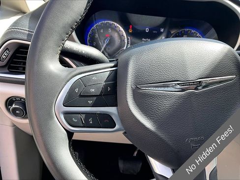Used 2024 Chrysler Pacifica Touring-L FWD image 15