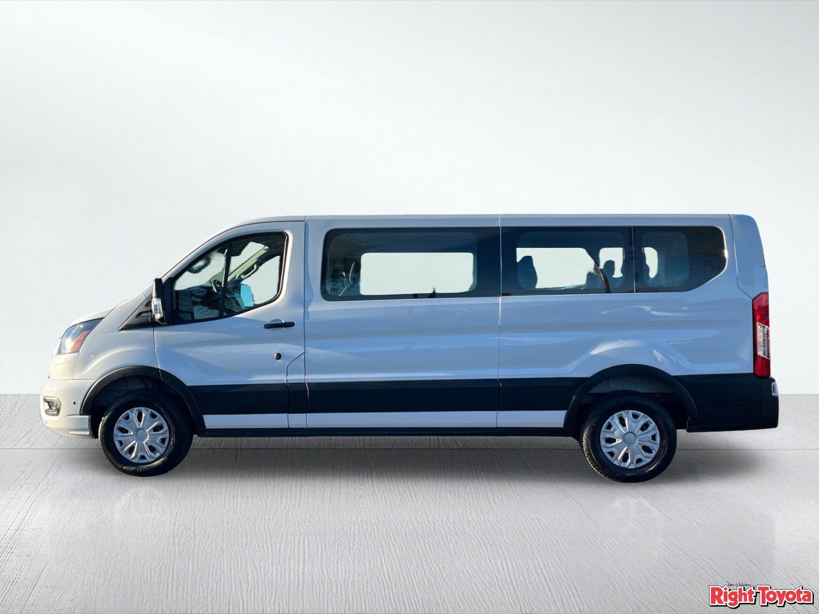 Used 2025 Ford Transit 350 XLT RWD image 3
