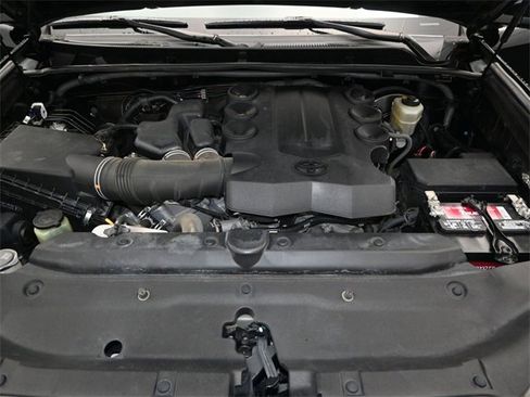 Used 2018 Toyota 4Runner SR5 image 19