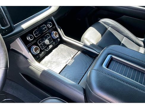 Used 2021 GMC Yukon Denali w/ Denali Ultimate Package AWD/4WD image 15
