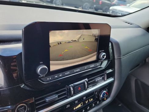 Used 2024 Nissan Pathfinder SV FWD image 30