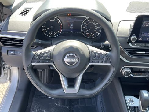 Used 2024 Nissan Altima 2.5 SV FWD image 13
