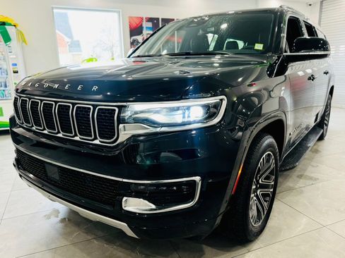 Used 2024 Jeep Wagoneer L Series II w/ Flexible Seating Group image 3