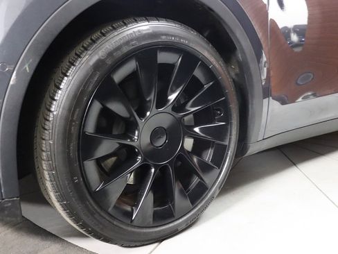 Used 2023 Tesla Model Y Long Range image 14