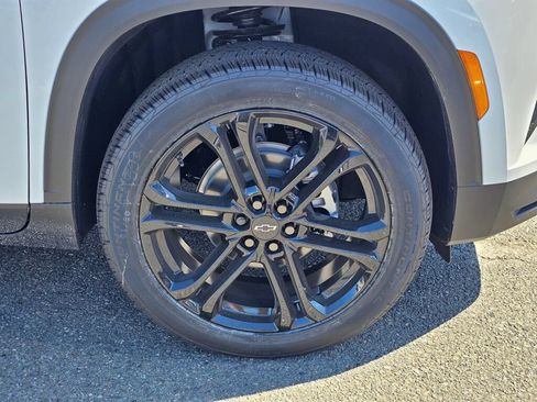 New 2026 Chevrolet Traverse LT w/ Driver Confidence Package AWD/4WD image 32