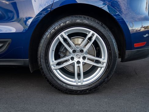 Certified 2025 Porsche Macan AWD/4WD image 25