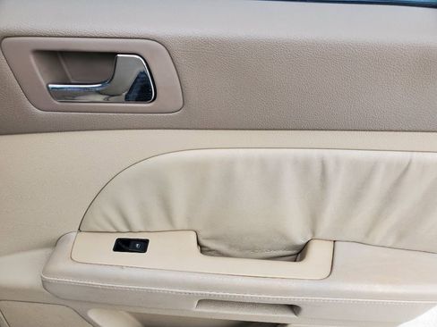 Used 2005 Cadillac STS image 28