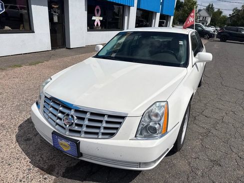 Used 2010 Cadillac DTS FWD image 3