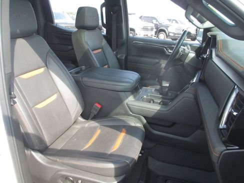Used 2024 GMC Sierra 1500 AT4 w/ Technology Package AWD/4WD image 25