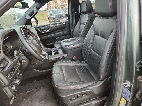 Certified 2024 Chevrolet Suburban RST w/ Luxury Package AWD/4WD image 35