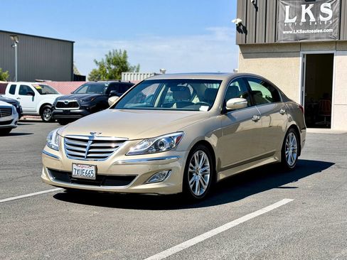 Used 2012 Hyundai Genesis 3.8 w/ Premium Pkg RWD image 3