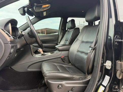 Used 2017 Jeep Grand Cherokee Limited RWD image 9