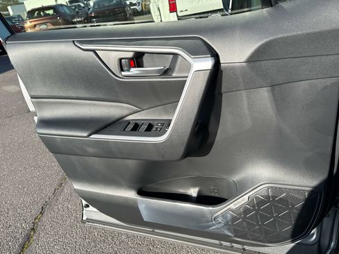 Used 2025 Toyota RAV4 XLE image 13