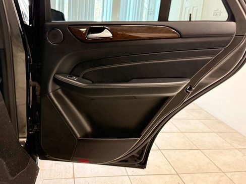 Used 2014 Mercedes-Benz ML 350 ML 350 4MATIC Sport Utility 4D w/ Premium 1 Package image 21