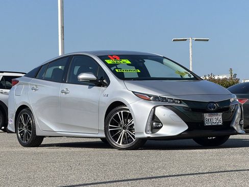 Used 2019 Toyota Prius Prime Advanced w/ Carpet Mat Package FWD image 2
