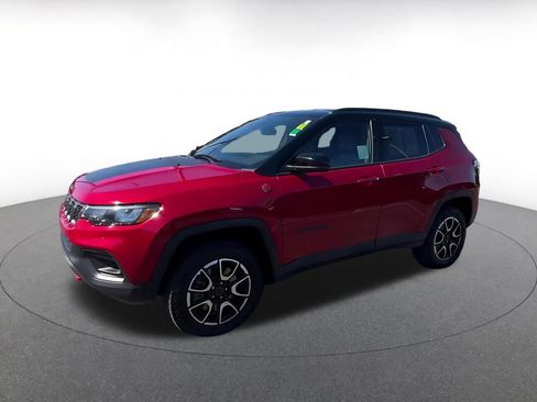 Used 2025 Jeep Compass Trailhawk AWD/4WD image 8