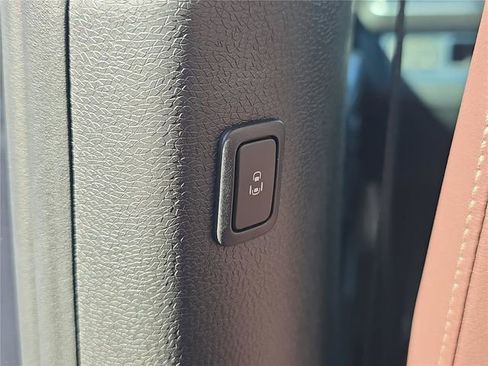 New 2025 Volkswagen ID. Buzz Pro S image 13