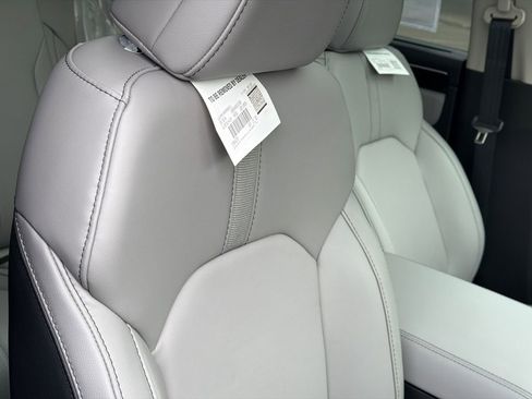 New 2025 Honda Pilot Touring image 11