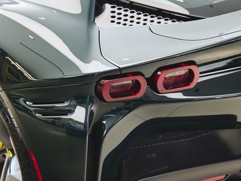 Used 2024 Ferrari SF90 Spider image 7