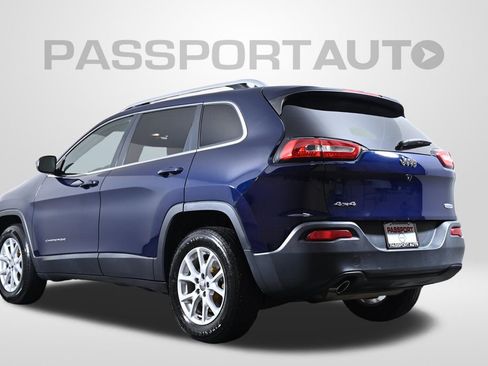 Used 2016 Jeep Cherokee Latitude w/ Cold Weather Group AWD/4WD image 6