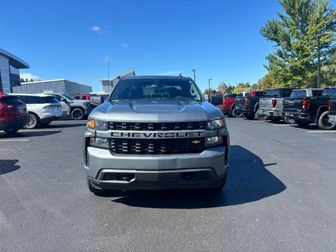 Used 2019 Chevrolet Silverado 1500 Custom w/ Custom Value Package AWD/4WD image 3