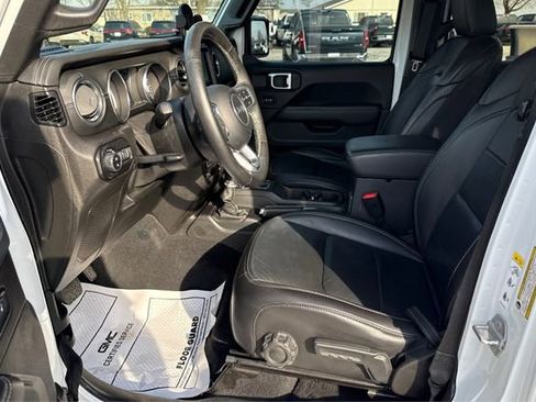 Used 2020 Jeep Gladiator Overland image 9