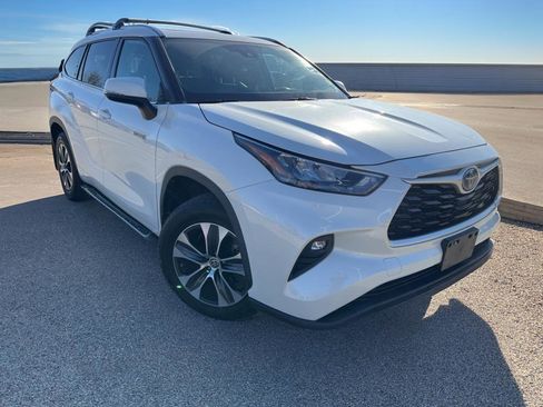 Used 2020 Toyota Highlander XLE image 1