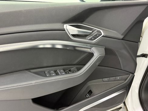 Used 2022 Audi e-tron Premium Plus w/ Premium Plus Package image 14