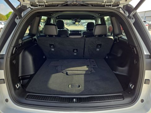 Used 2025 Jeep Grand Cherokee Altitude image 29