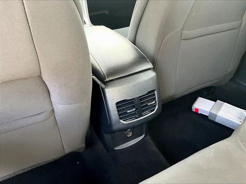 Used 2019 Ford Fusion SE image 28