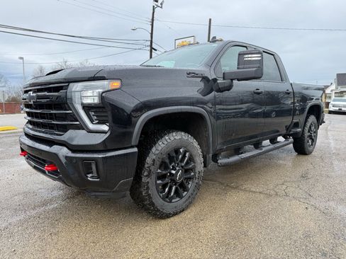 Used 2025 Chevrolet Silverado 2500 LT w/ Trail Boss Package image 2