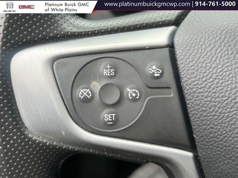 Used 2024 GMC Terrain SLE w/ Driver Convenience Package image 17