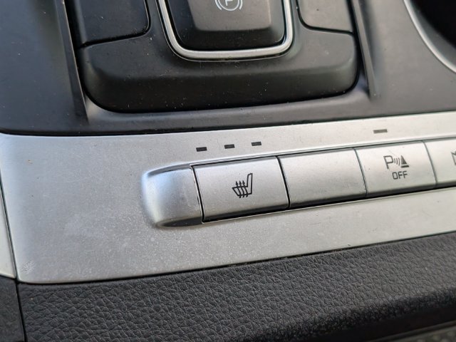 Used 2022 Kia Carnival LX FWD image 25