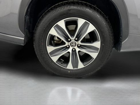 Used 2024 Toyota Highlander XLE image 34