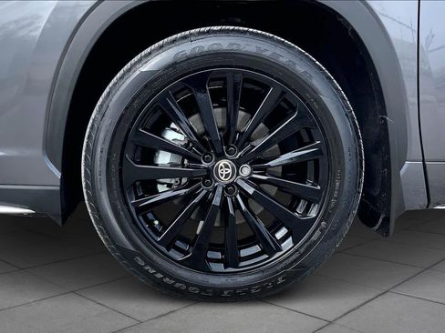 Certified 2025 Toyota Highlander XSE image 11