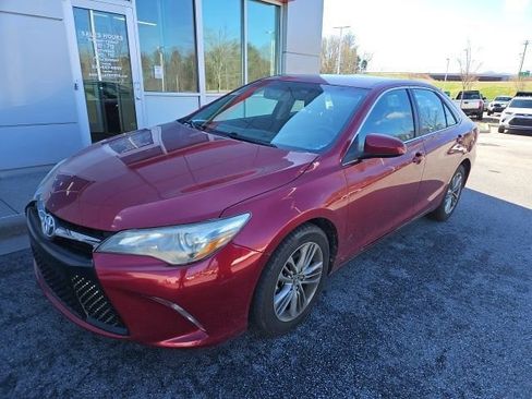 Used 2016 Toyota Camry SE image 3