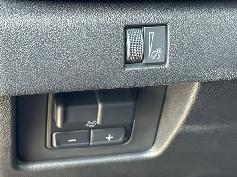 Used 2024 Chevrolet Colorado Z71 w/ Z71 Convenience Package 2 image 10