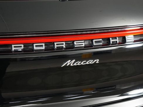 Certified 2026 Porsche Macan AWD/4WD image 13