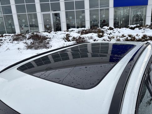 Certified 2024 Volvo XC60 T8 Ultimate w/ Protection Package Premier image 10