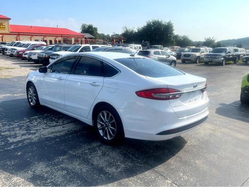 Used 2017 Ford Fusion SE image 7