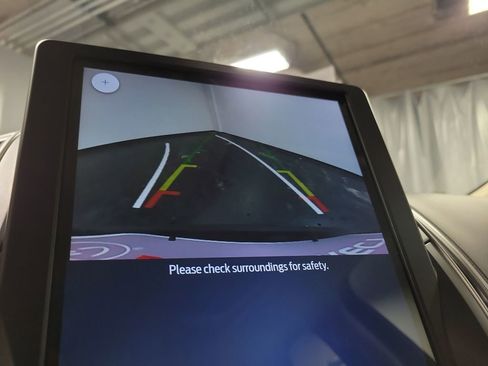 Used 2024 Ford Edge SE image 16