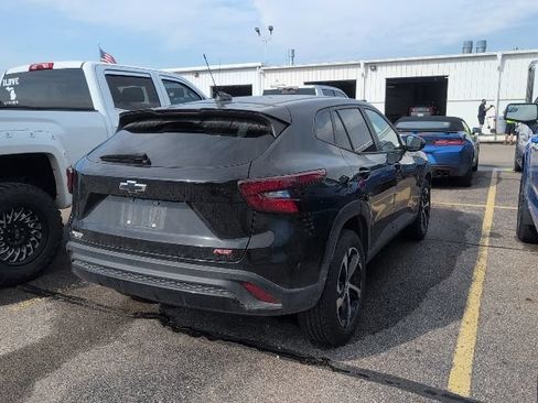 Used 2025 Chevrolet Trax RS w/ Driver Confidence Package FWD image 4