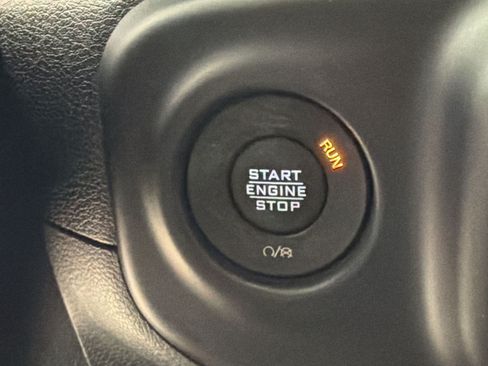 Used 2021 Jeep Wrangler Unlimited Sahara AWD/4WD image 16